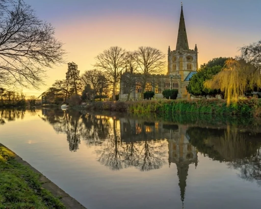 Historic Royal Shakespeare Theatre on the Waterside in Stratford‑upon‑Avon with scenic river views.