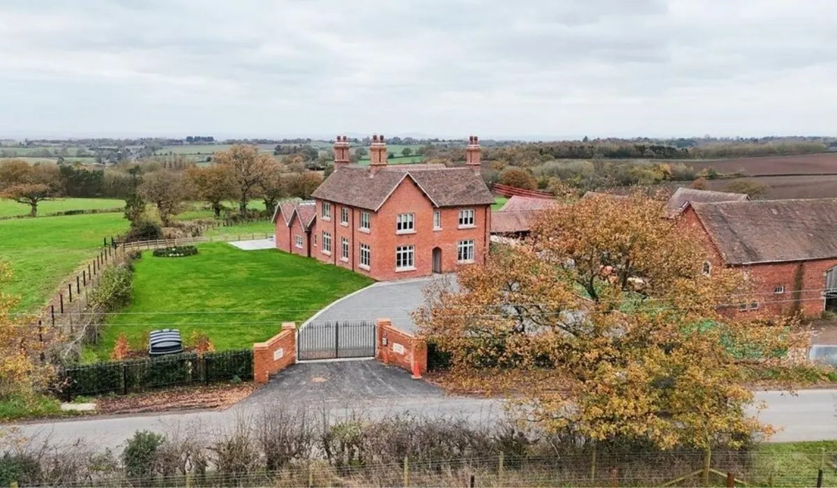 grange house for rented accommodation in birmingham with full of house amenities.