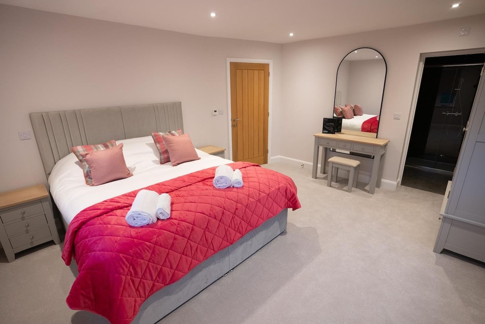 Grange House Luxury Accommodation Near NEC Birmingham by LussoLets