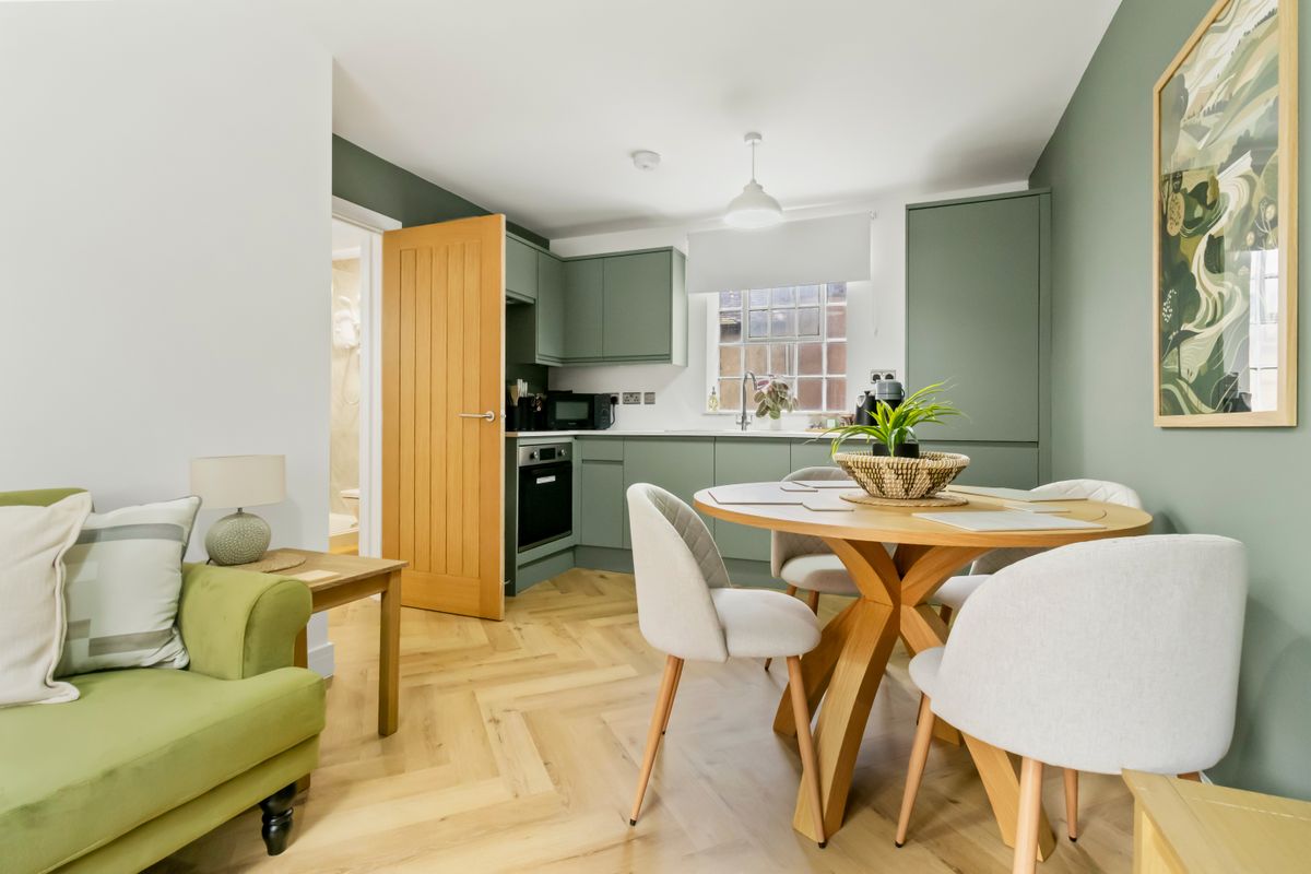 Worcester city centre luxury accommodation near Worcester Cathedral and River Severn