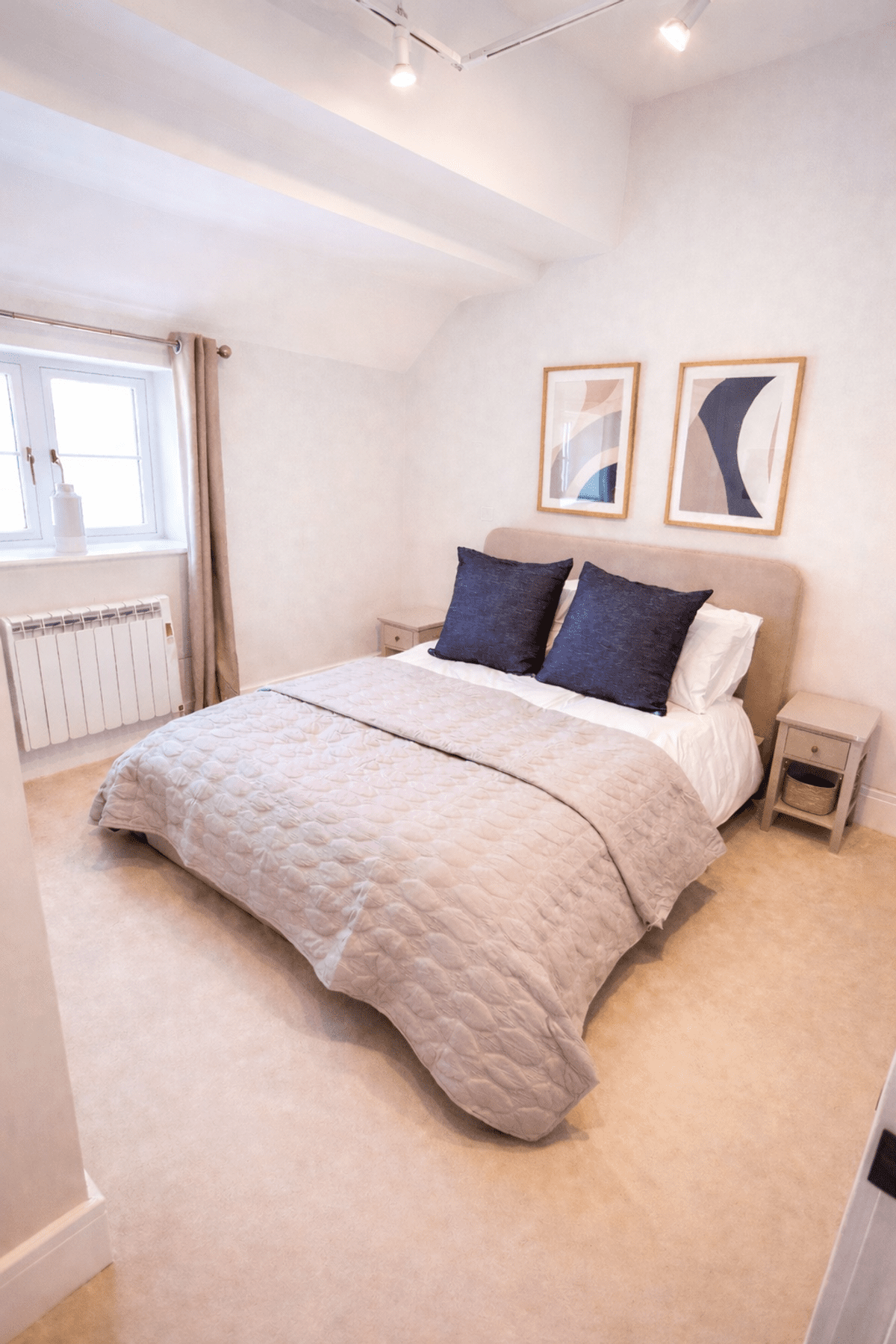 Houses for Rent Near Me close to Broadway Tower and Cotswolds countryside walks