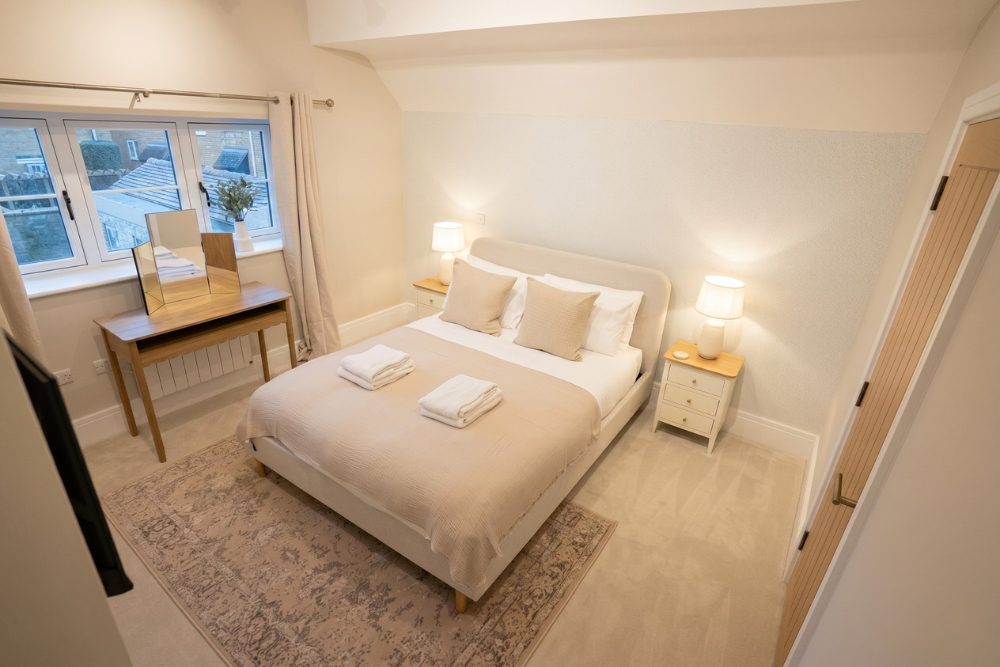 Pet-friendly holiday homes Broadway kitchen fully equipped WiFi heating amenities