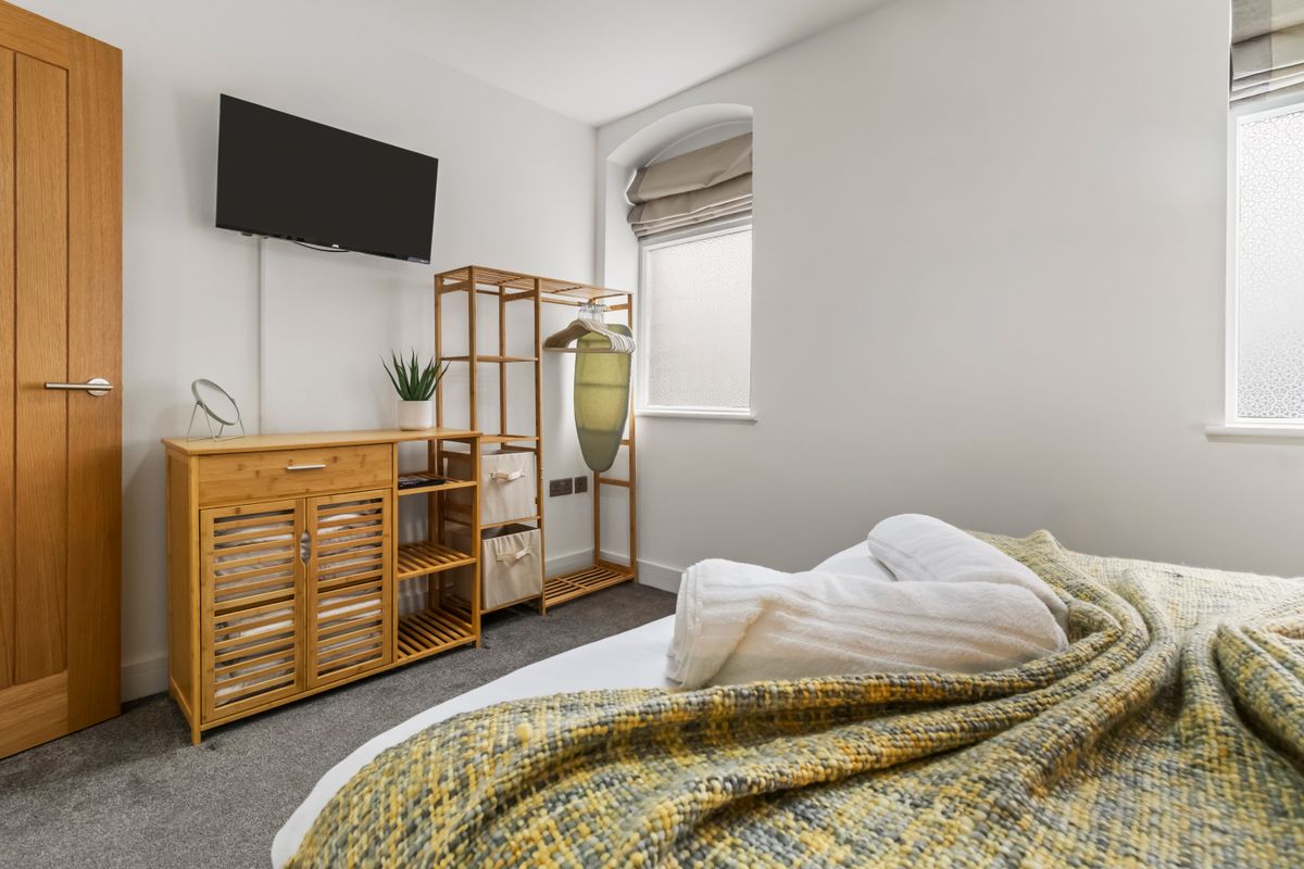 Central Worcester serviced apartment near Worcester Cathedral and the River Severn