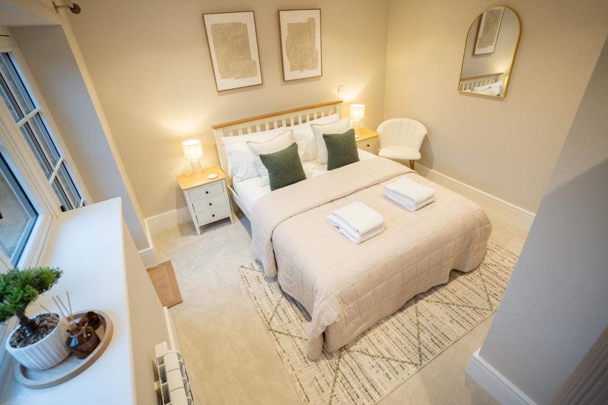 Broadway Cotswolds village pet-friendly holiday homes near Cathedral and walks