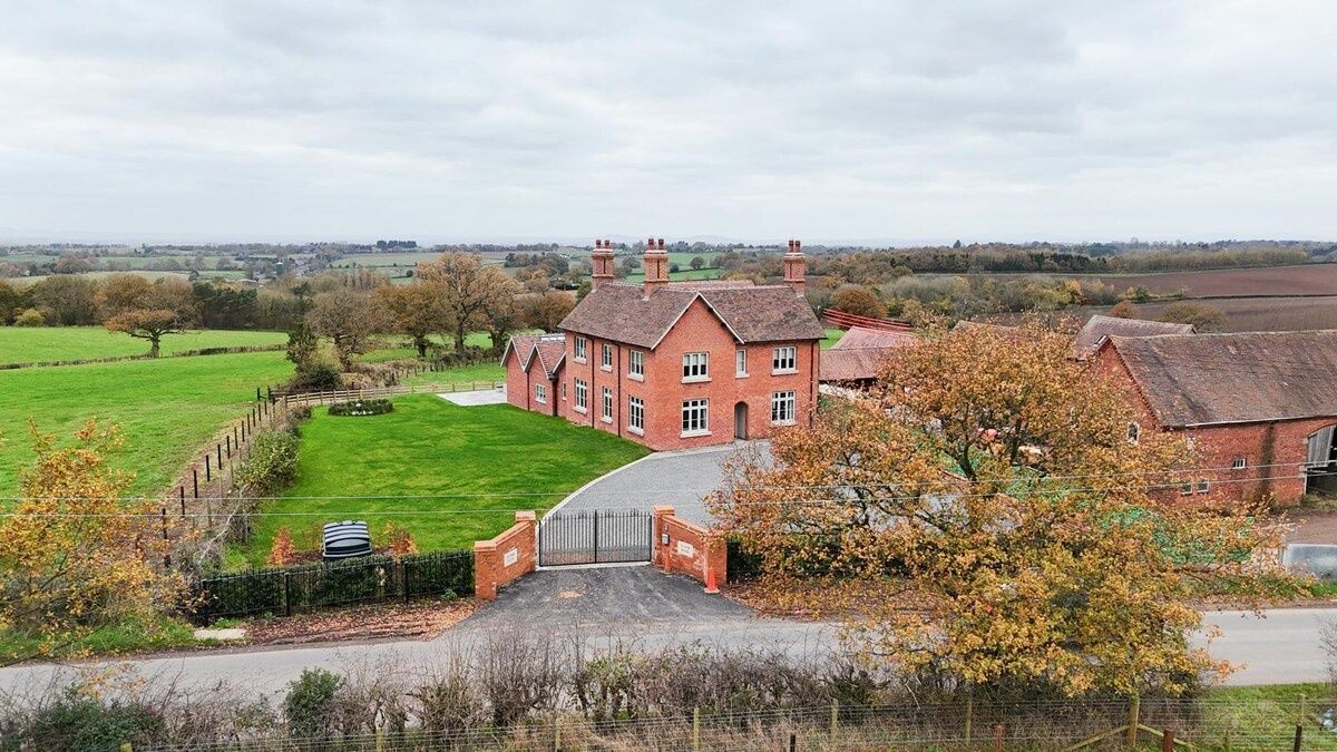 UK short term serviced apartments large group accommodation Birmingham Grange House