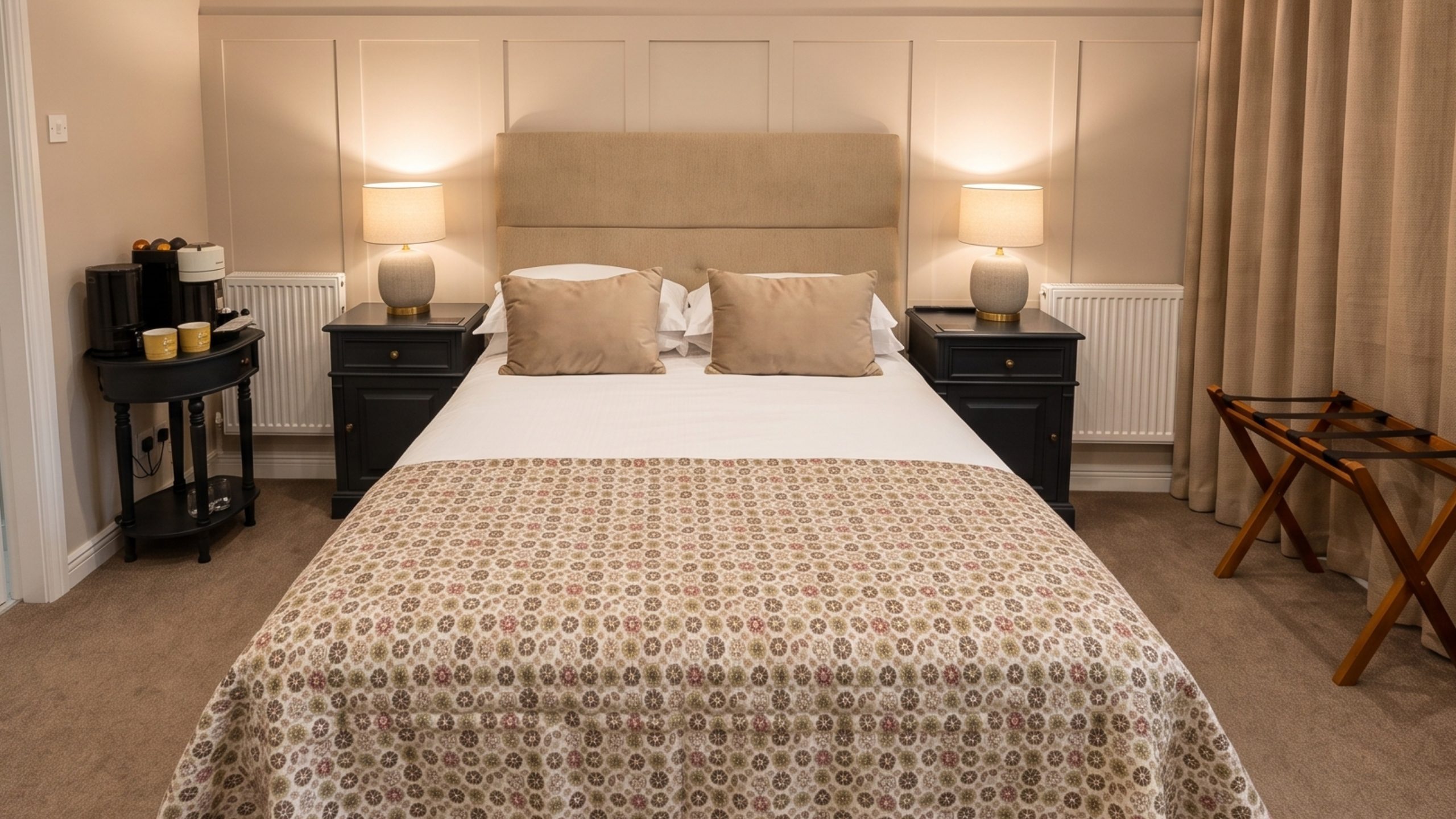 Raven Suite 2 short term lets Shropshire four poster romantic Much Wenlock LussoLets