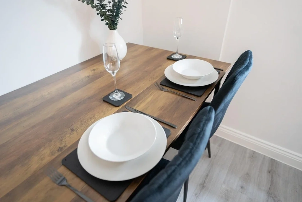 Serviced apartments Solihull Warwick House bedroom modern interior LussoLets