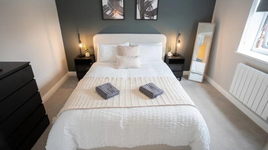 Modern 1-bedroom apartment at Warwick House in Solihull, featuring a comfortable double bed and stylish decor.